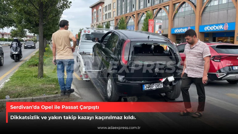 Serdivan trafik kazasında Passat’ın Opel Corsa’ya çarpması sonrası görüntü.