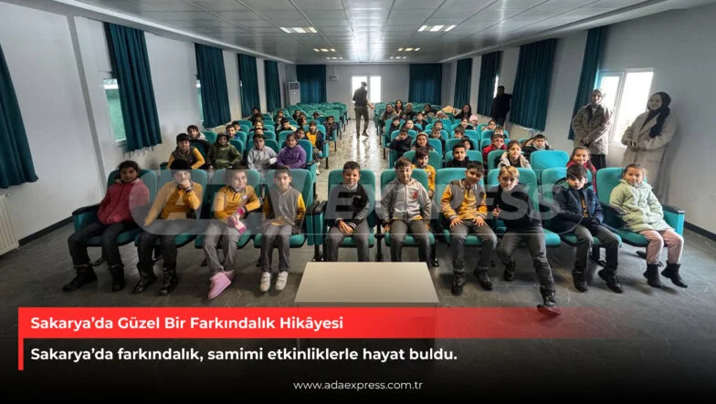Sakarya Büyükşehir Belediyesi Beyaz Baston Haftası etkinliğinde öğrenciler göz bandı ile empati çalışması yapıyor