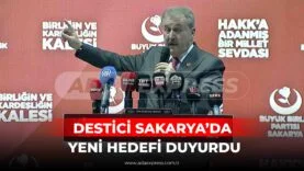 BBP Sakarya İl Kongresi’nde konuşma yapan Mustafa Destici ve salondaki katılımcılar