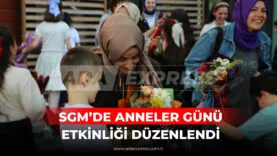 SGM Anneler Günü etkinliğinde çocukların anneleri için çiçek hazırladığı ve annelerin mum boyama yaptığı anlar