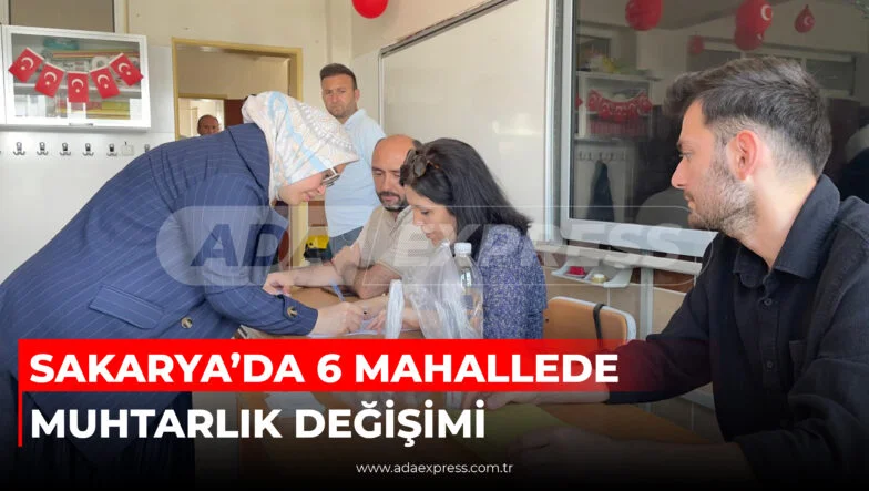 Sakarya’da muhtarlık seçimlerinde vatandaşların sandıkta oy kullanma anı