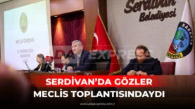Serdivan Belediye Meclisi Haziran ayı toplantısında Belediye Başkanı Osman Çelik ve meclis üyeleri toplantı anında.